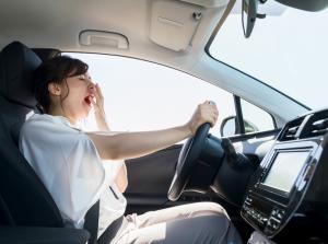 Οι κίνδυνοι της οδήγησης ενώ νυστάζουμε